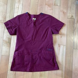 Wonder wink scrub top